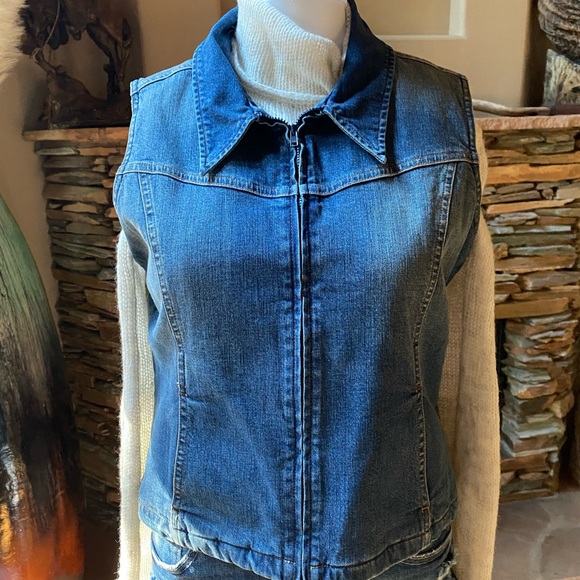 Wrangler vest with removable faux fur collor - Picture 3 of 4